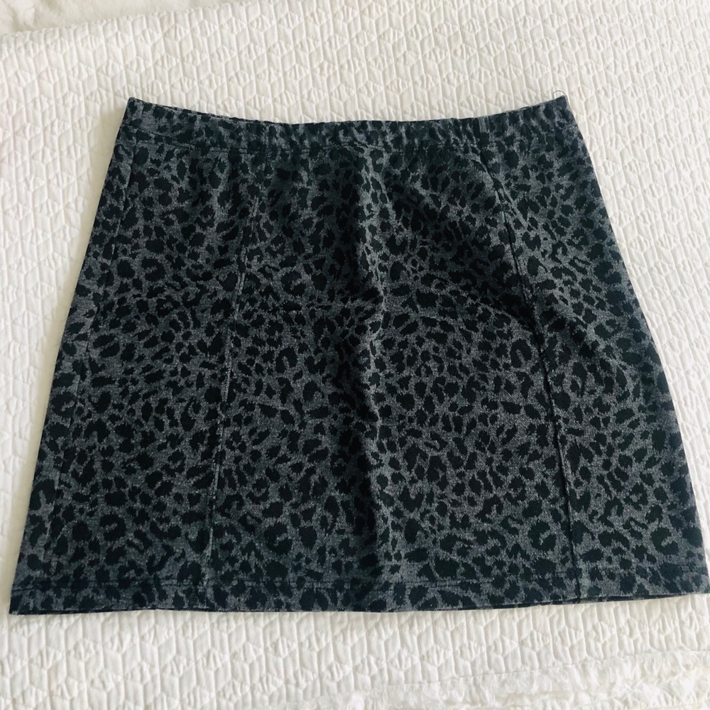 🖤Stretchy Animal print skirt! 🖤 Size Small